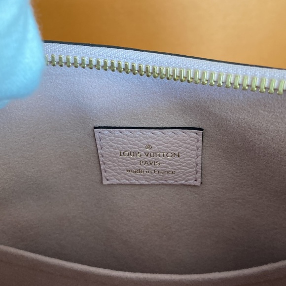 LOUIS Vuitton By The Pool Marshmallow Hobo - Picture 10 of 14